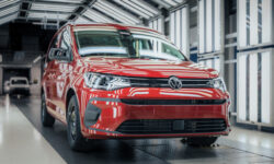 Volkswagen запустил серийное производство обновлённых Caddy, Multivan и California