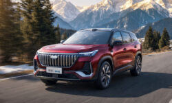 Geely Atlas с новой техникой и расширенным оснащением: продажи начались