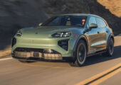 Porsche Cayenne обрел индукционную зарядку батареи и 105 цветов кузова