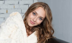 Модница Виктория Синицина раздала стиль на черно-белых фото
