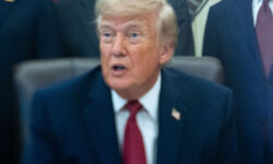 Трамп решил уничтожить комаров, потому что не читал русской классики