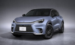 Кроссовер Lexus LBX получил несколько обновок на домашнем рынке