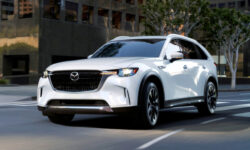 Хватит множить сущности: Mazda объединяет кроссоверы CX-90 и CX-70 в одно семейство