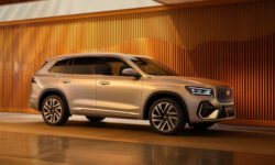 Гибридный Geely Monjaro EM-i с новым салоном едет в Европу