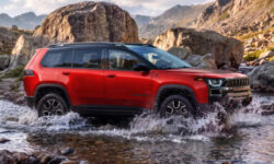 Jeep Cherokee Trailhawk: увеличенный клиренс, «понижайка» и… глянец