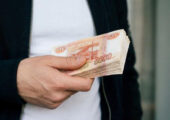 Бумажный рубль стал символом свободы? Накопления граждан покидают депозиты и оборачиваются кэшем — какие могут быть проблемы