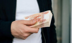 Бумажный рубль стал символом свободы? Накопления граждан покидают депозиты и оборачиваются кэшем — какие могут быть проблемы