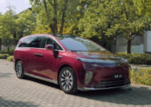 Минивэн Stelato V8 от BAIC и Huawei: богатое оснащение и несколько вариантов начинки