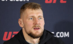 Волков рассказал о взаимоотношениях с Джонсом