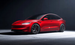 Обновки для Tesla Model 3: больше экран и больше мощности для версии Performance