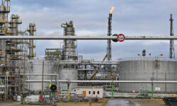 Запад пытается залатать дыры новой порцией нефтяных и дизельных резервов