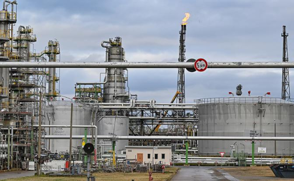 Запад пытается залатать дыры новой порцией нефтяных и дизельных резервов