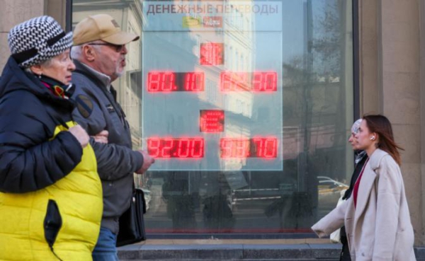 Эксперт описал сражение&nbsp;ЦБ и Минфина за&nbsp;&laquo;справедливый&raquo; курс доллара